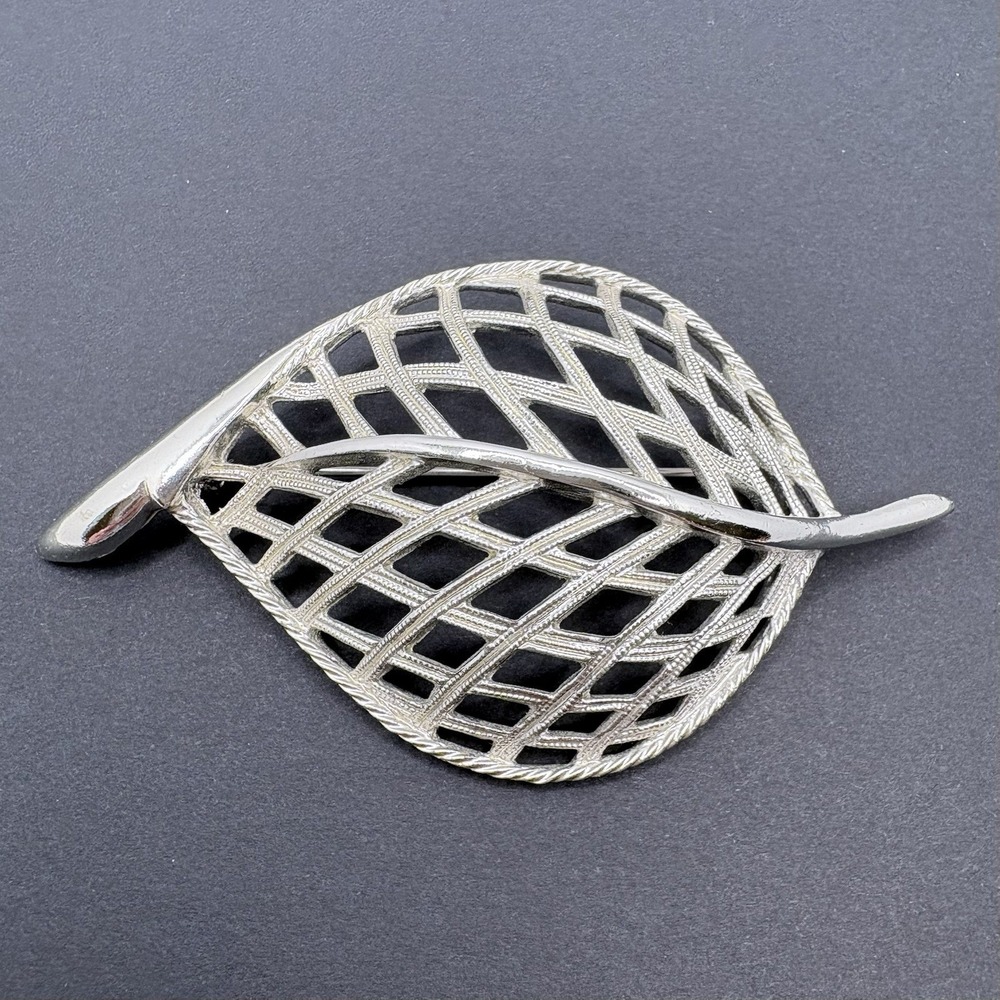Vintage Sarah Coventry Leaf Pin Brooch Lattice Silver Tone Fall Autumn